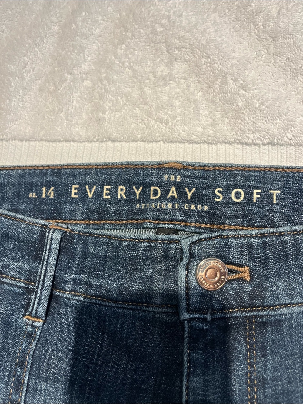 White House Black Market Everyday Soft Blue Straight-Crop Leg Jeans - Size 14 - Picture 3 of 4